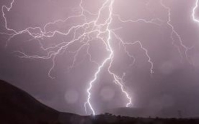 Η κακοκαιρία σαρώνει τη Στερεά - Χιόνια, απαγορεύσεις και "κόκκινος" συναγερμός στους δρόμους