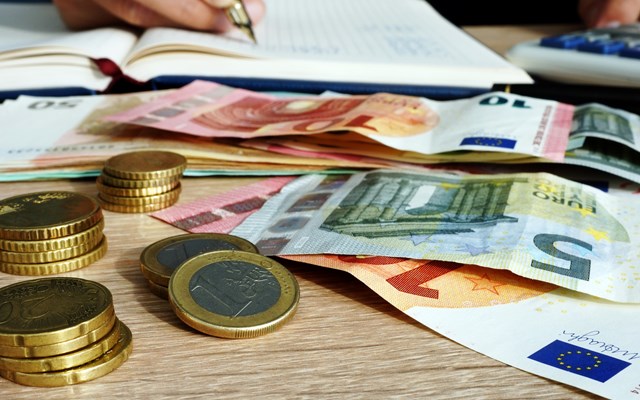 Ακριβότερο φέτος το εορταστικό τραπέζι – "Αλμυρά" τα γλυκά, απλησίαστο το κρέας