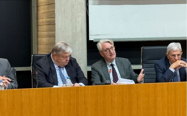 "Καμπανάκι" Ευ. Βενιζέλου: Η χώρα είναι μη διακυβερνήσιμη και αυτό πιστοποιείται από τον μεσοπρόθεσμο δημοσιονομικό προγραμματισμό