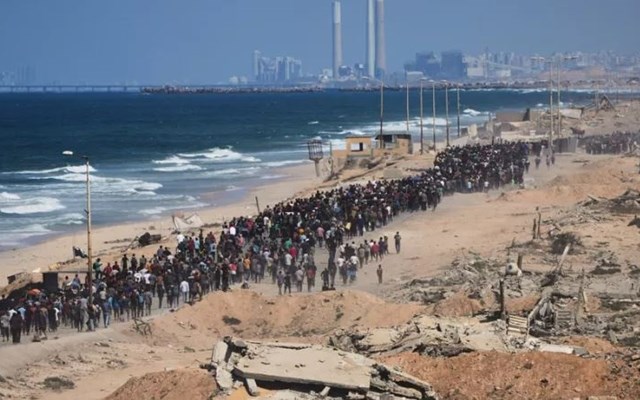 Χιλιάδες Παλαιστίνιοι επιστρέφουν στα ερείπια της βόρειας Γάζας με την εκεχειρία Ισραήλ - Χαμάς να τηρείται