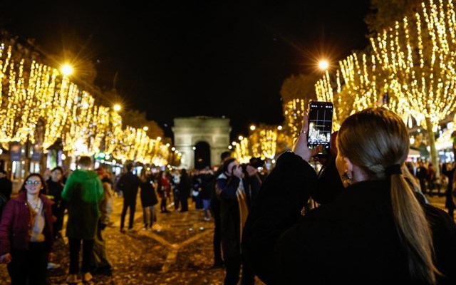 Οι Έλληνες… γιορτάζουν στο εξωτερικό:  Μεγάλη ζήτηση για ταξίδια για τα Χριστούγεννα και την Πρωτοχρονιά