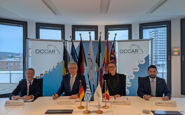 THEON: Συμφωνία-μαμούθ €1 δισ. για την προμήθεια 100.000 συστημάτων νυχτερινής όρασης στη Γερμανία