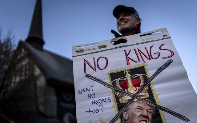 Η εξωτερική πολιτική του Τραμπ μάς γυρνά στον Μεσαίωνα