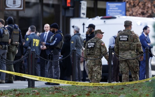 Τραμπ: "Τρομοκρατική ενέργεια" η επίθεση εναντίον εθνοφρουρών -  Αναστέλλεται η εξέταση των αιτήσεων μετανάστευσης για Αφγανούς