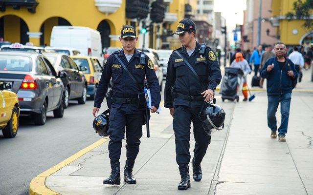 Περού: Άγνωστοι πυροβόλησαν τον υποψήφιο της δεξιάς στις προεδρικές εκλογές Ραφαέλ Μπελάουντε