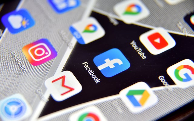 Γερμανία: Το CDU εξετάζει περιορισμούς στη χρήση των social media για νέους κάτω των 16 ετών