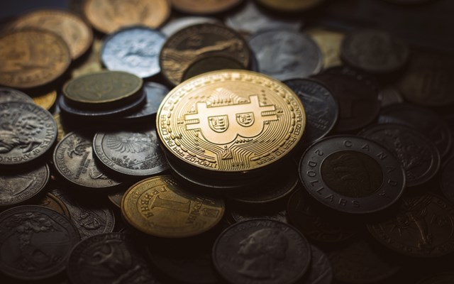 Το bitcoin "βυθίζεται" κάτω από τα 80.000 δολάρια