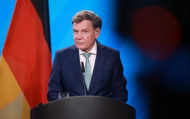 Βάντεφουλ: Οι ΗΠΑ δεν θα καταλάβουν την Γροιλανδία με τη βία - Η Γερμανία είναι έτοιμη να αναλάβει "ηγετικό ρόλο" για την ασφάλεια της Ευρώπης