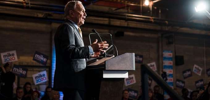 Ο Μπλούμπεργκ "αντιγράφει" τους αντιπάλους του και σκληραίνει τη στάση του έναντι της Wall Street