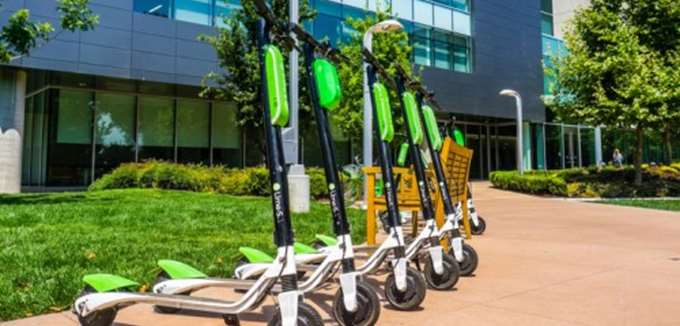 Πρόβλημα στο λογισμικό των ηλεκτρικών σκούτερ της Lime προκάλεσε τραυματισμούς