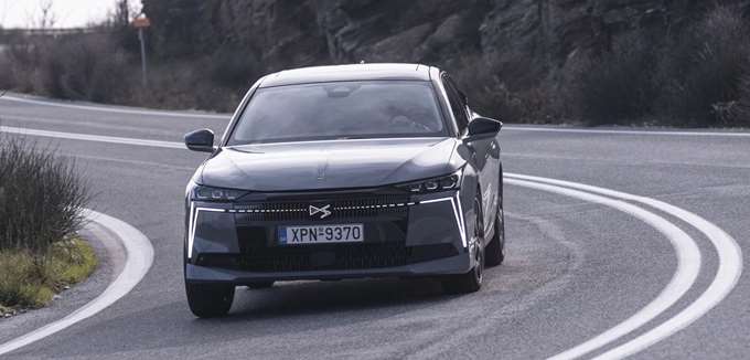 Οδηγούμε DS No4 Hybrid: Η premium επιλογή