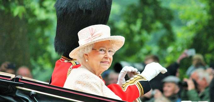 Βρετανία: Η βασιλική οικογένεια αρχίζει να κοστίζει υπερβολικά στους φορολογούμενους