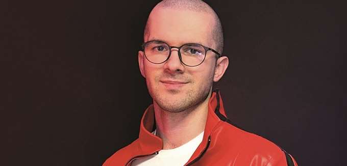 Οδυσσέας Θεοδωράτος: Φέρνοντας την ελληνική ταυτότητα στο επίκεντρο της παγκόσµιας pop κουλτούρας