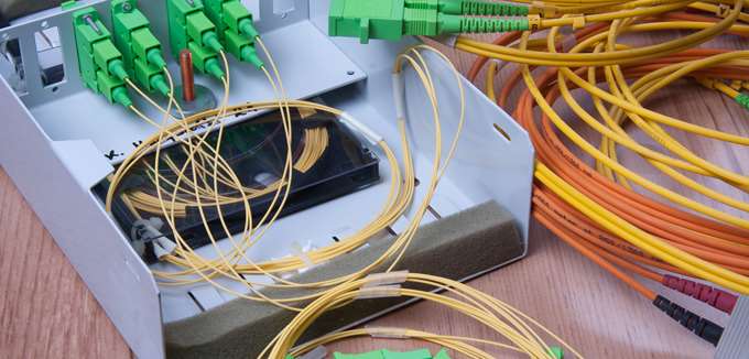 Oπτική ίνα: Η επέκταση της ΔΕΗ, τα σενάρια για εξαγορά της Nova και η κούρσα των παρόχων