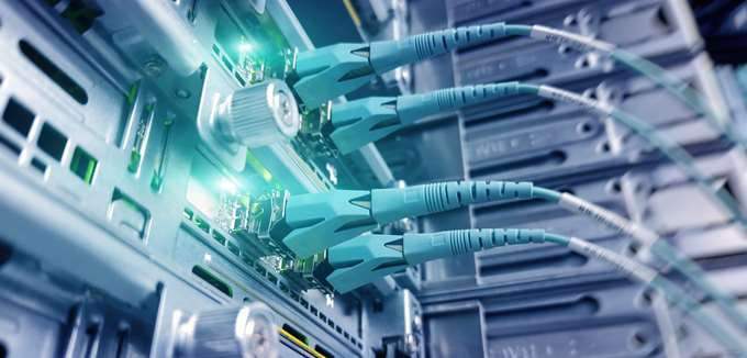 Η χώρα τρέχει στις οπτικές ίνες, αλλά ο χαλκός κρατάει τα πρωτεία