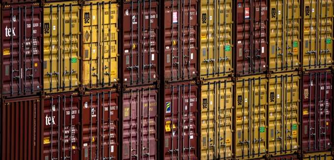 Νέος κίνδυνος "εμπορικού πολέμου" από ΗΠΑ; Για πρώτη φορά η Ευρώπη είναι μεγαλύτερη εξαγωγική αγορά από την Ασία