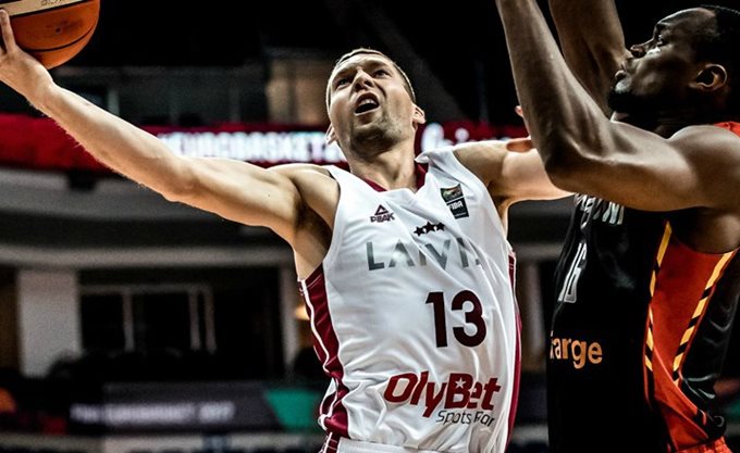 Με Στρέλνιεκς και Πορζίνγκις ξέσπασε η Λετονία!