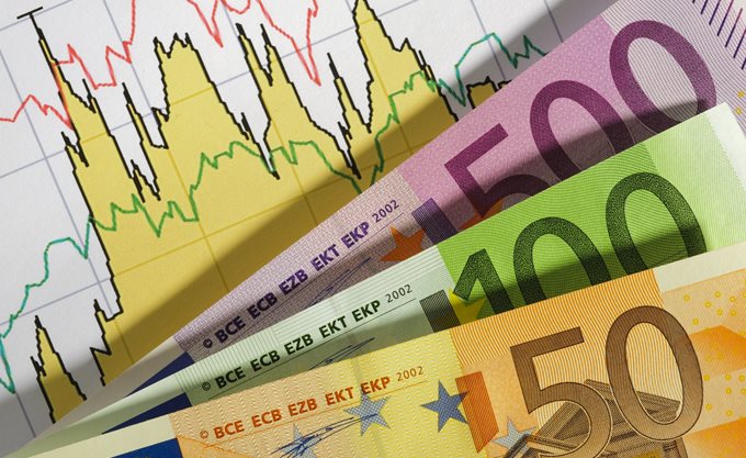Το ευρώ ενισχύεται κατά 0,48% στα 1,0966 δολάρια