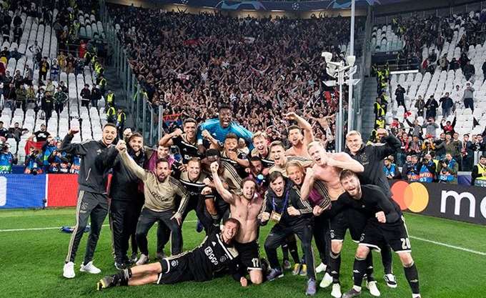 Άλμα για τις μετοχές του Ajax, βυθίζεται η Juventus