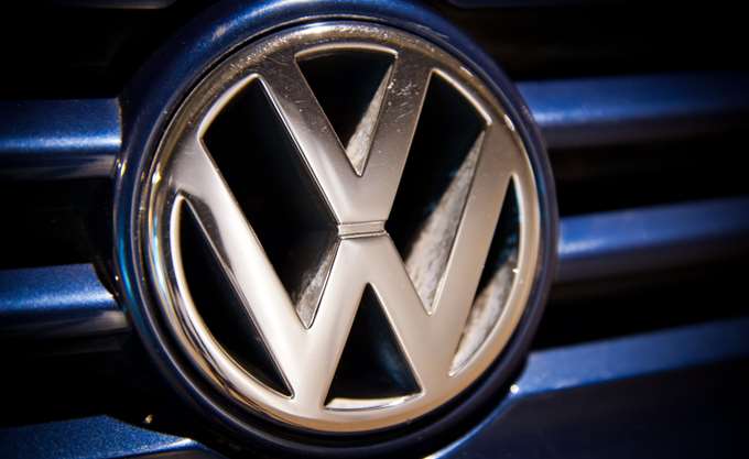 Î ÎÎ¬Î´Î·-ÎÏÏÏÎµÎ¼Î²Î­ÏÎ³Î· ÎºÎ±ÏÎ¬ ÏÎ·Ï Volkswagen Î³Î¹Î± ÏÎ¿ ÏÎºÎ¬Î½Î´Î±Î»Î¿ Î¼Îµ ÏÎ± Î½ÏÎ¯Î¶ÎµÎ» Î±ÏÏÎ¿ÎºÎ¯Î½Î·ÏÎ±