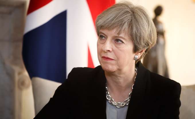 Μέι: Επικεντρώνεται στο "backstop" μετά τη συντριβή στο κοινοβούλιο