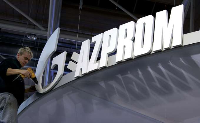 Î¡ÏÏÎ¯Î±: Î Gazprom Î´ÏÎ±ÏÏÎ·ÏÎ¹Î¿ÏÎ¿Î¹ÎµÎ¯ÏÎ±Î¹ ÏÏÎ·Î½ ÎºÎ±ÏÎ±ÏÎºÎµÏÎ® Î´ÎµÎ¾Î±Î¼ÎµÎ½ÏÎ½ Î±ÏÎ¿Î¸Î®ÎºÎµÏÏÎ·Ï LNG