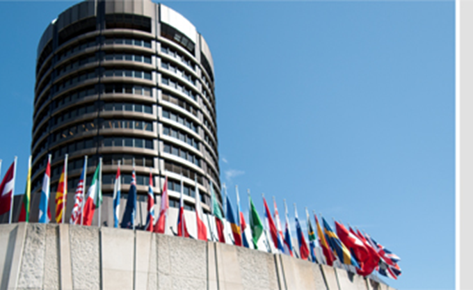 BIS: Η &quot;παγίδα χρέους&quot; μπορεί να παραλύσει τις κεντρικές τράπεζες από φόβο