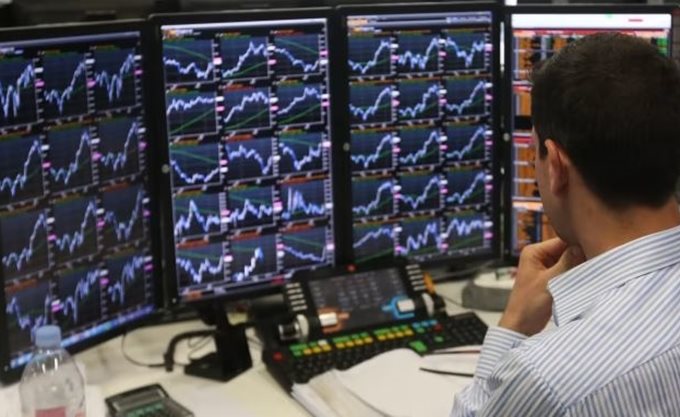 Ιστορικό χαμηλό για το spread των ελληνικών ομολόγων - Στο 3,03% η απόδοση του 10ετούς