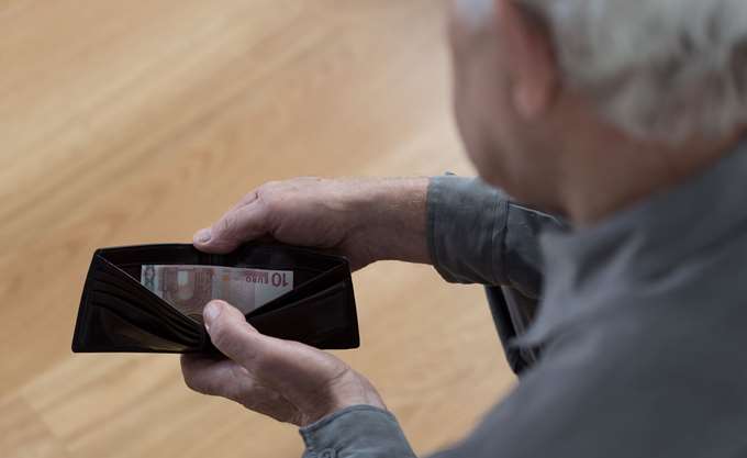 Στο Δημόσιο επιστρέφει το 1/6 της δήθεν "13ης σύνταξης"