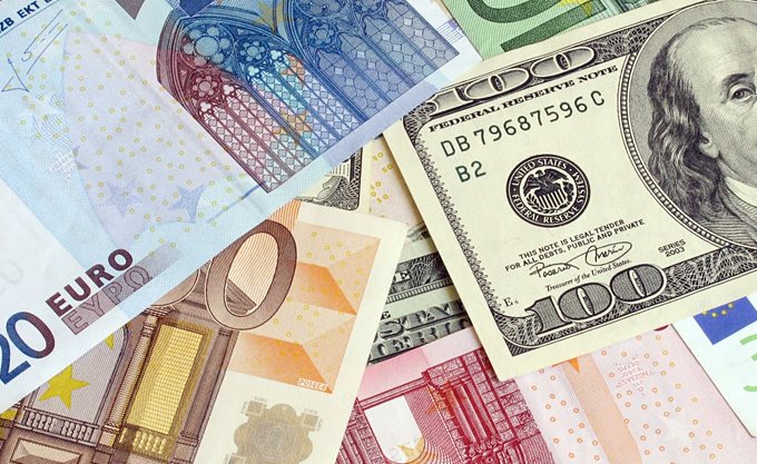 Σε υψηλό τριών εβδομάδων το ευρώ έναντι του δολαρίου