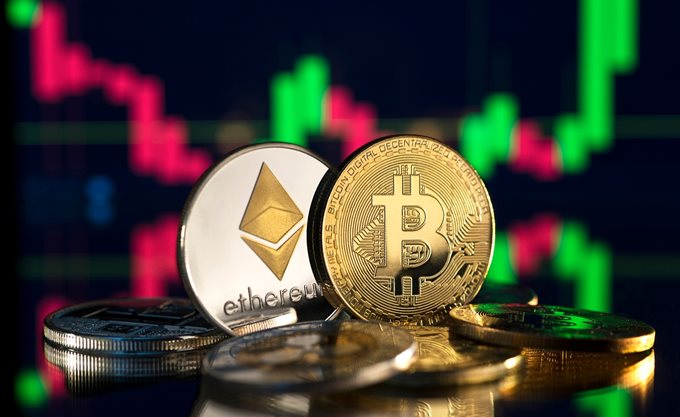 Έπιασε τα 30.000 δολάρια το Bitcoin, κοντά στα 2.000 δολάρια το Ethereum