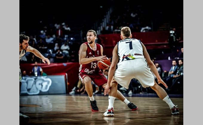 Στρέλνιεκς: Με ψηλά το κεφάλι