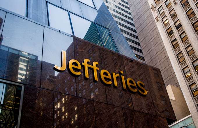 Jefferies: Bullish για Χ.Α., τράπεζες και οικονομία έπειτα από το ταξίδι στην Αθήνα – Το εντυπωσιακό story από το 2020 και το εκρηκτικό ράλι σε μετοχές-ομόλογα