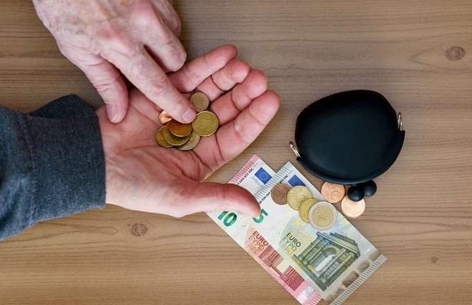 Μπαράζ πληρωμών για αναδρομικά με δικαστικές αποφάσεις - Τα ποσά και οι δικαιούχοι