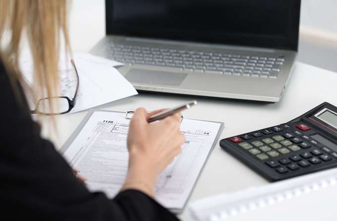 tax φόρος επιχειρήσεις