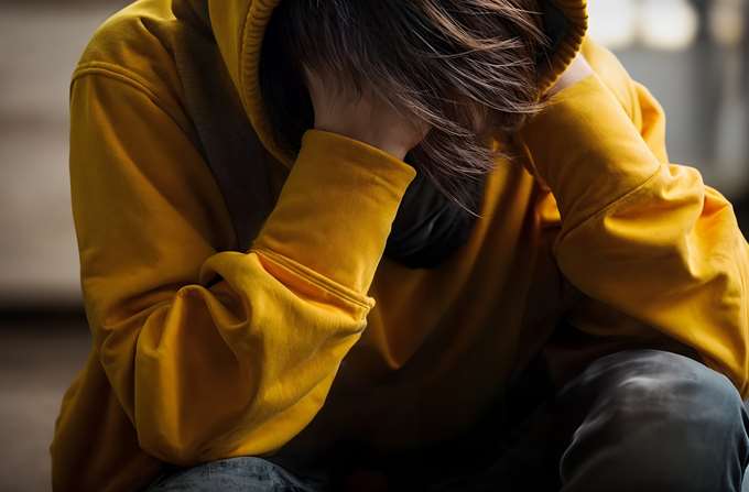 νέος προβληματισμένος