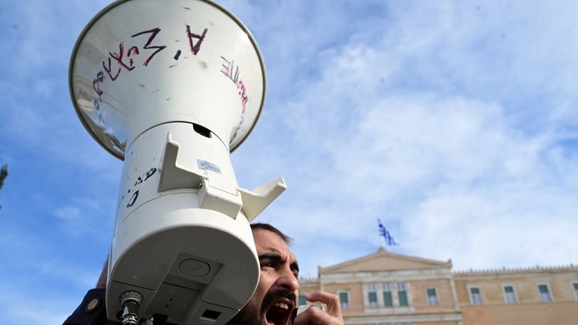 Συγκέντρωση στο Σύνταγμα για τον προϋπολογισμό - Αποκαταστάθηκε η κυκλοφορία των οχημάτων