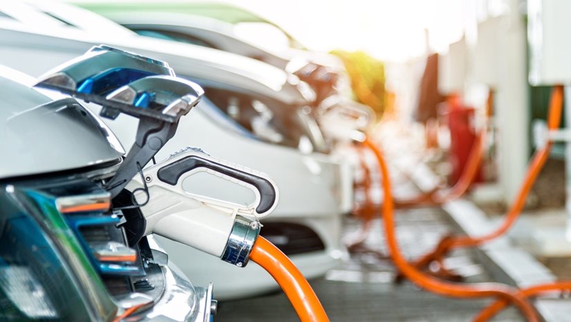 Οδηγός κάλεσε την αστυνομία για το ηλεκτρικό του αυτοκίνητο-Δείτε ένα απίθανο περιστατικό