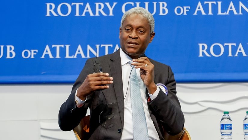 Μπόστιτς (Fed): Καμπανάκι για νέες μειώσεις των επιτοκίων, ο πληθωρισμός παραμένει υψηλός