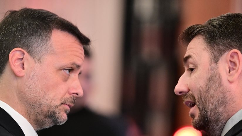 ΠΑΣΟΚ: Ένα σκαλί πιο πάνω η αμφισβήτηση στον Ανδρουλάκη