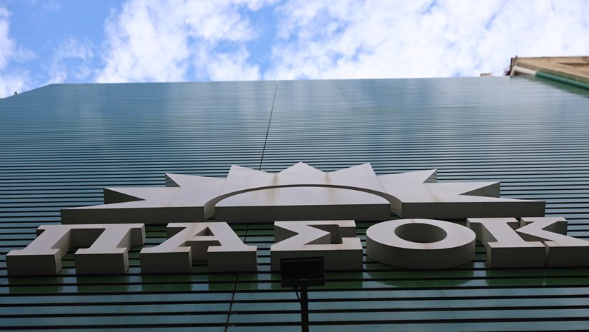 ΠΑΣΟΚ για Πολυετή Δημοσιονομικό Προγραμματισμό: Επίσημη ομολογία επιβράδυνσης της οικονομίας πίσω από το κυβερνητικό success story