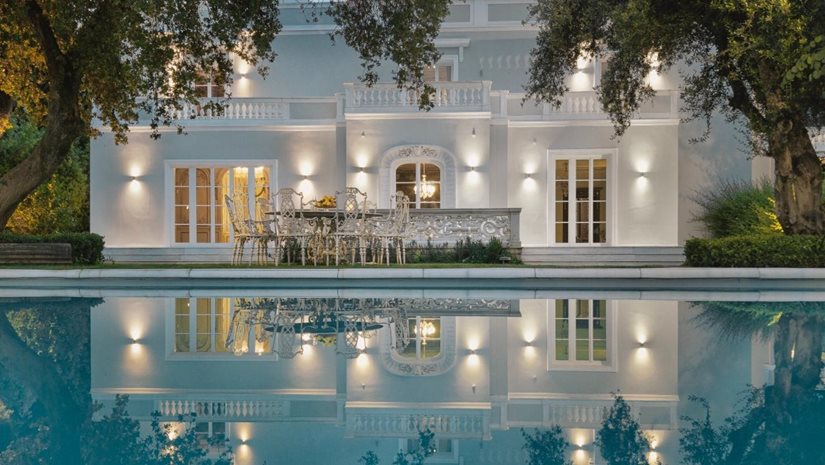 Sotheby’s: Έως 1 δισ. ευρώ ο ετήσιος όγκος πωλήσεων πολυτελών κατοικιών στην Ελλάδα