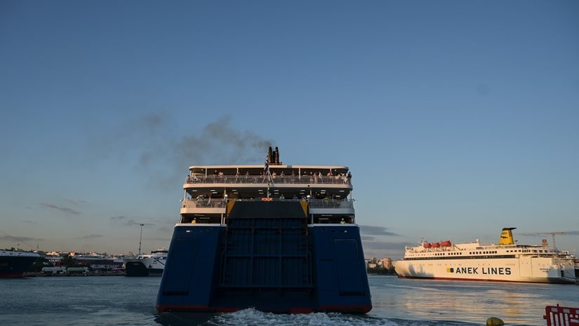 Θαλάσσια ρύπανση εντοπίστηκε  στον Πειραιά