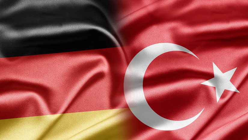 Σκέψεις με αφορμή μια βολική αναβολή