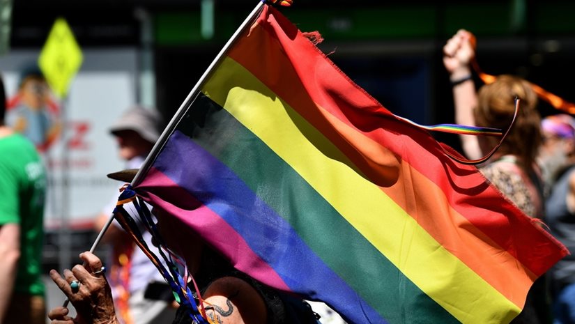 EE: Κάθε κράτος πρέπει να αναγνωρίζει τον γάμο ατόμων ιδίου φύλλου που έχει γίνει εντός της Ενωσης