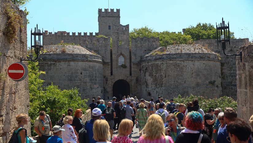 Πόσα ξόδεψε κάθε τουρίστας φέτος στην Ελλάδα