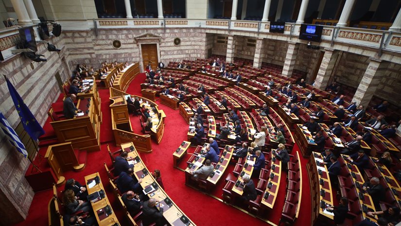 Στη Βουλή το νομοσχέδιο για τη "νέα εποχή" του Στρατού – Όλες οι αλλαγές σε μισθούς, βαθμολόγιο και αναβολές στις Ένοπλες Δυνάμεις