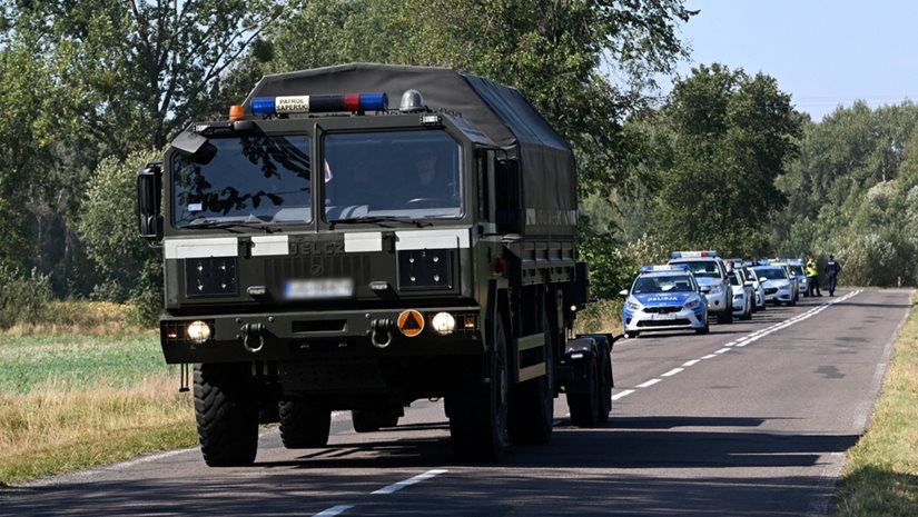 Πολωνία: Αναπτύσσει 10.000 στρατιώτες σε κρίσιμες υποδομές μετά την έκρηξη στο σιδηρόδρομο