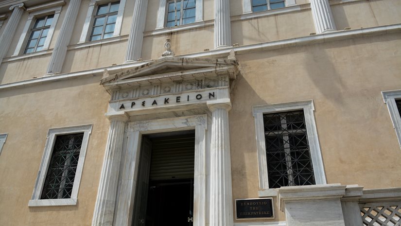 ΣτΕ: Πρόστιμα έως 12.000 ευρώ σε τέσσερα υπουργεία που δεν συμμορφώθηκαν σε αποφάσεις του