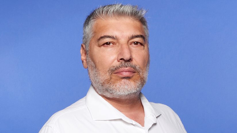 Σκισμένα καλτσόν, καλτσοδέτες και φραπές σκέτος